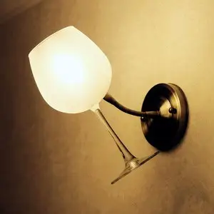 Світидбник з винного келиха