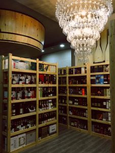 Велика люстра з келихів