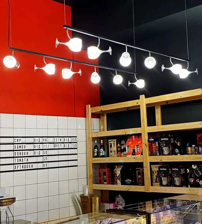 Люстра на шість келихів